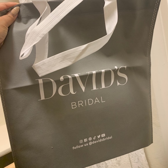 Preloved wedding dress used once David’s Bridal size 10 with slit lace with bag - Picture 5 of 8